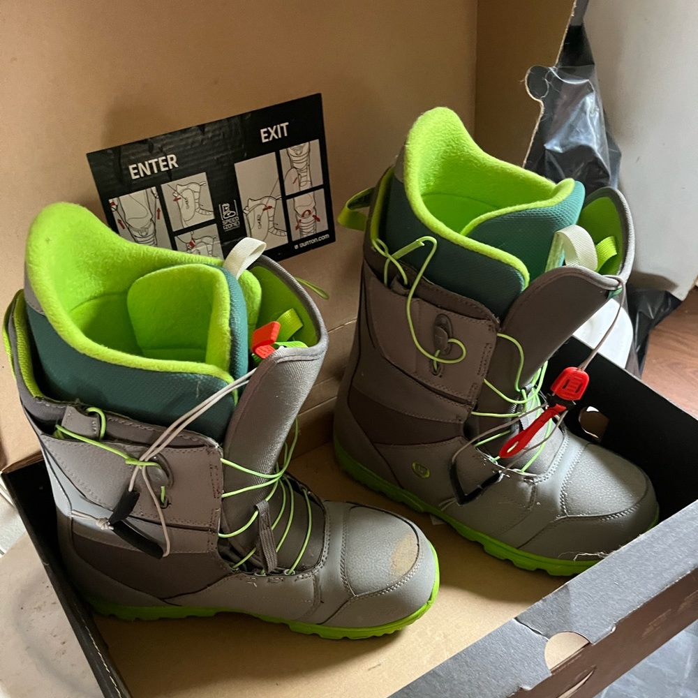 Brand new. Burton size 13